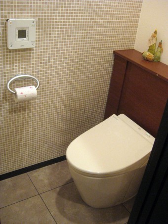 TOTOレストパルとデザインタイルで温かみのある空間に TOTOレストパルとデザインタイルで温かみのある空間に